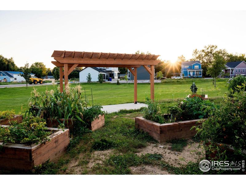 Image 43 of a home in Taft Gardens.