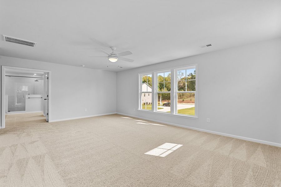 Spacious, unfurnished interior of a new home in Fieldstone, Lexington (Image 41).
