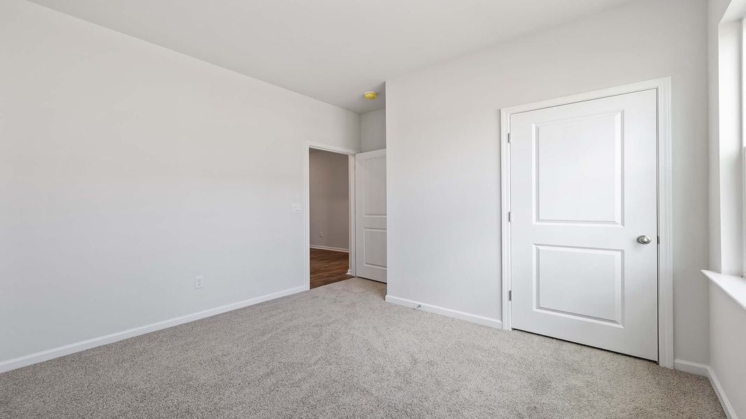 Spacious, unfurnished interior of a new home in Woodglen, Piedmont (Image 14).