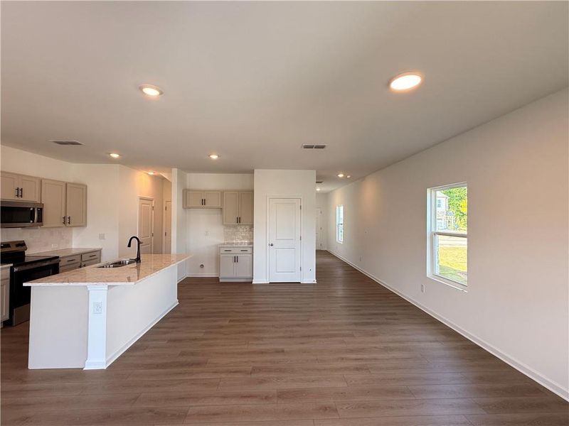 Spacious, unfurnished interior of a new home in Leydenview, Mableton (Image 32).
