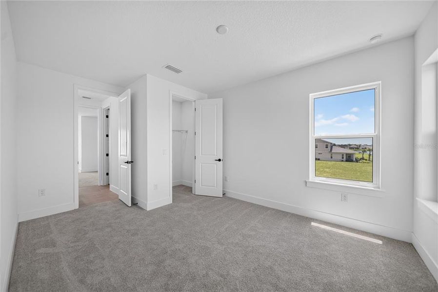 Spacious, unfurnished interior of a new home in Gracewater at Sarasota, Sarasota (Image 42).