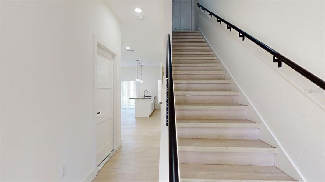 Spacious, unfurnished interior of a new home in , Tampa (Image 29).