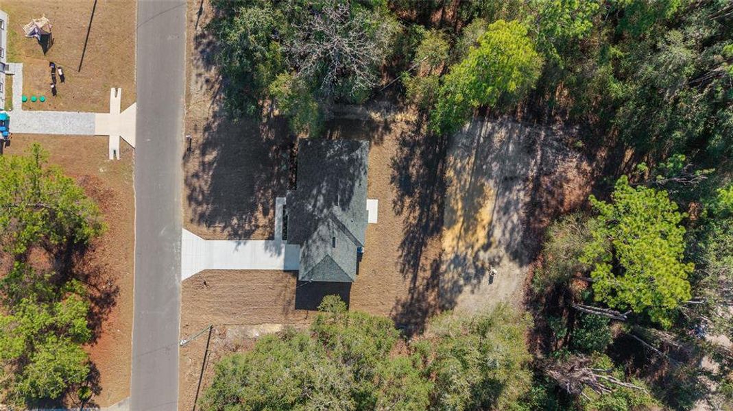 Exterior details and patio area of a home in , Ocala (Image 26).