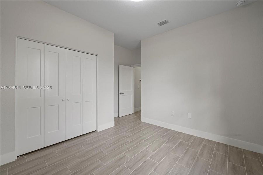 Spacious, unfurnished interior of a new home in , Lehigh Acres (Image 11).