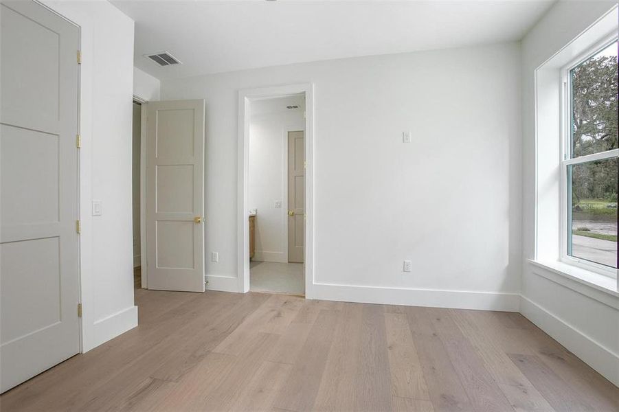 Spacious, unfurnished interior of a new home in , Deland (Image 24).