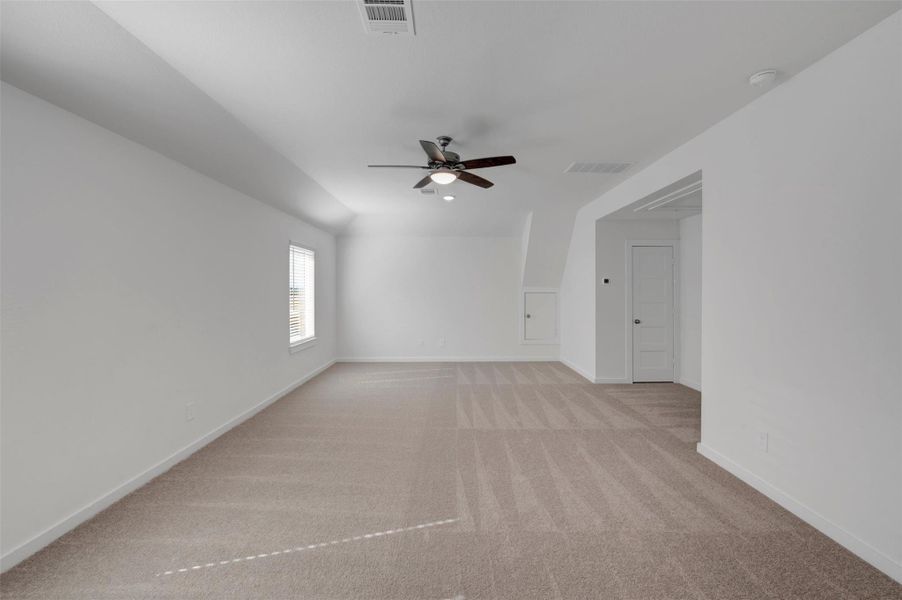Spacious, unfurnished interior of a new home in Wildrye, Waller (Image 26).