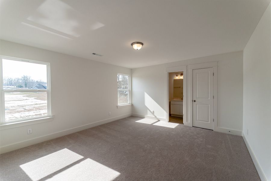 Spacious, unfurnished interior of a new home in Brush Creek, Fairview (Image 24).
