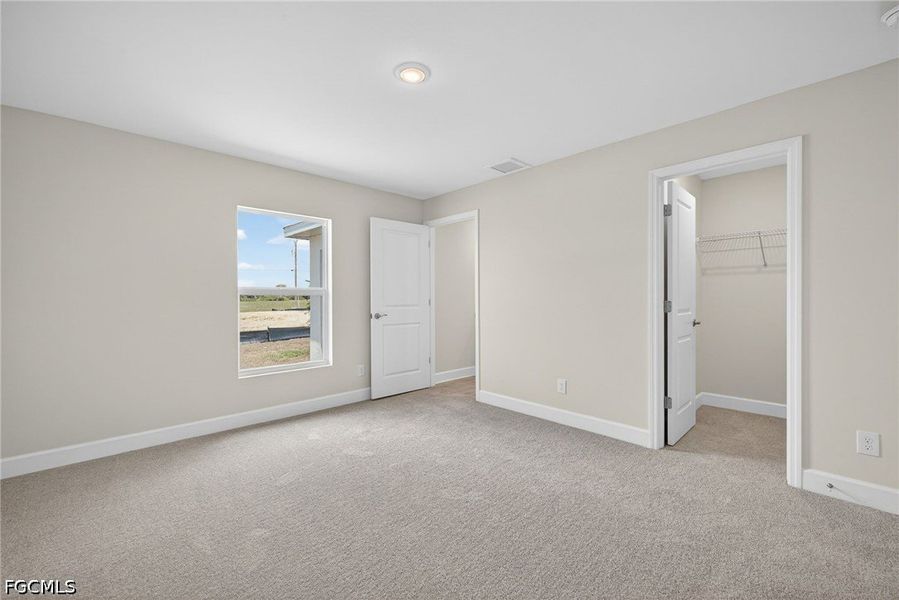 Spacious, unfurnished interior of a new home in Cape Coral, Cape Coral (Image 24).