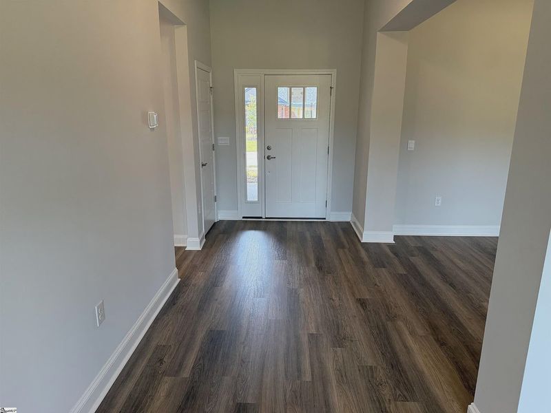 Spacious, unfurnished interior of a new home in Bracken Woods, Piedmont (Image 8).