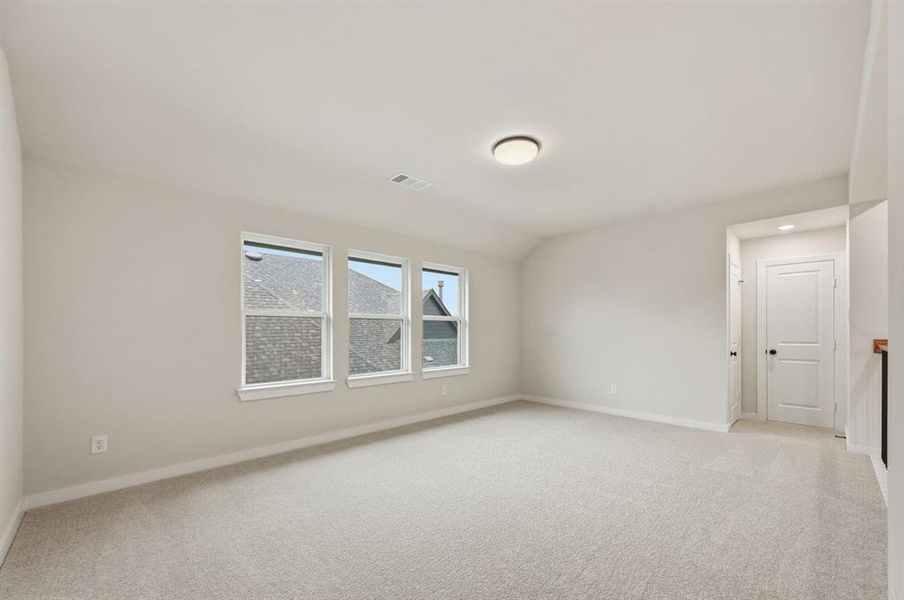 Spacious, unfurnished interior of a new home in Sonoma Verde: 70ft. lots, McLendon-Chisholm (Image 23).