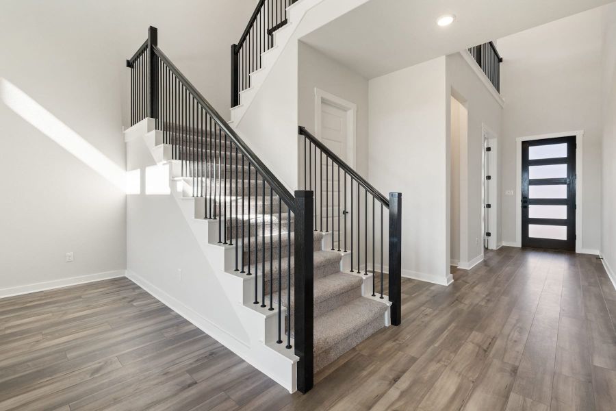 Spacious, unfurnished interior of a new home in Lagos Reserve, Manor (Image 24).