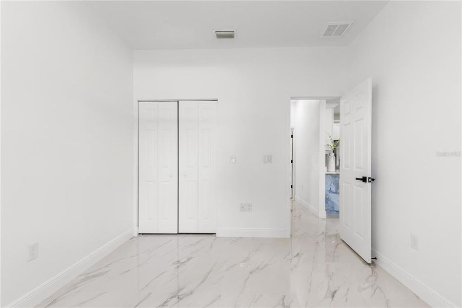 Spacious, unfurnished interior of a new home in , Tampa (Image 21).