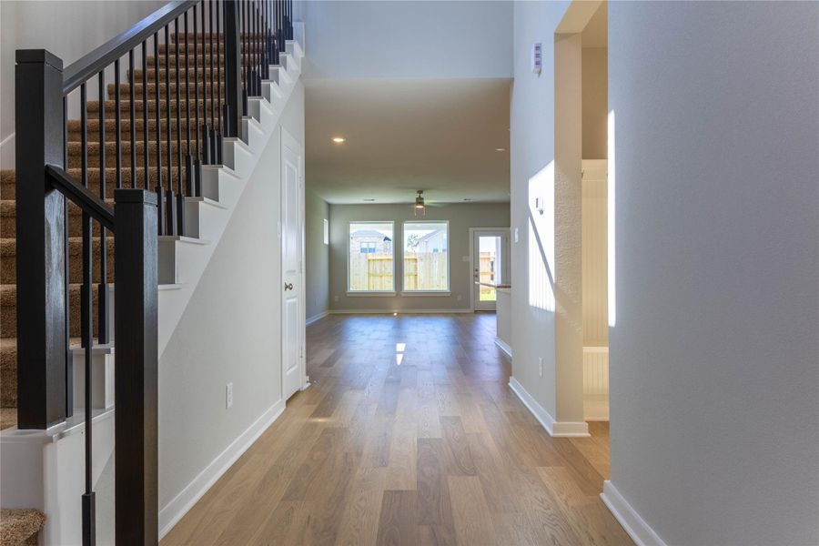 Spacious, unfurnished interior of a new home in La Segarra 40', Brookshire (Image 12).
