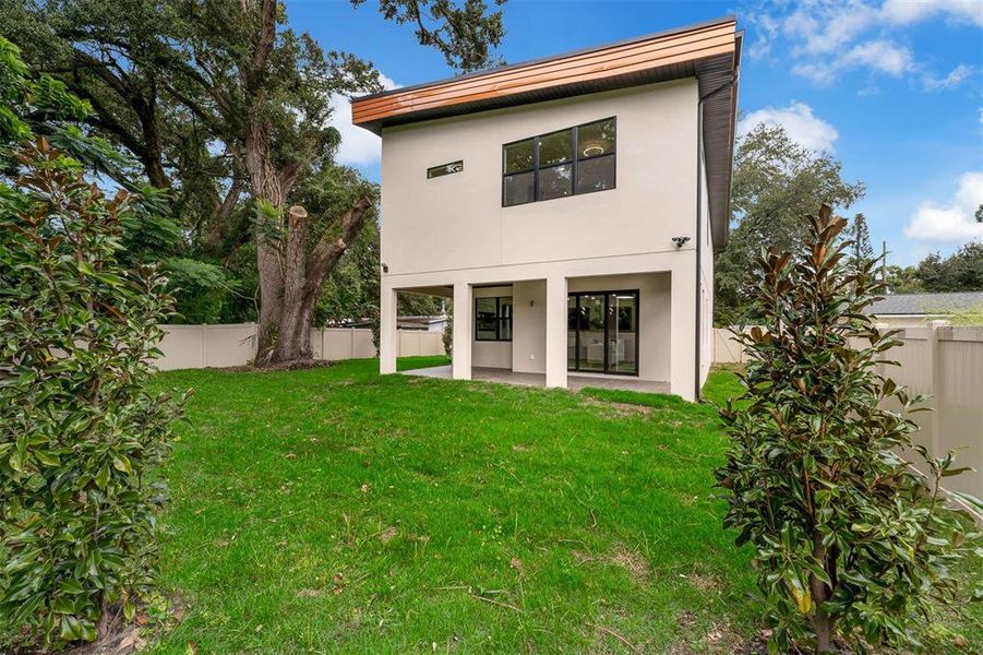 Exterior details and patio area of a home in , Orlando (Image 28).