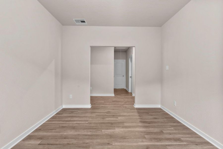Spacious, unfurnished interior of a new home in Westridge Cove, Conroe (Image 16).