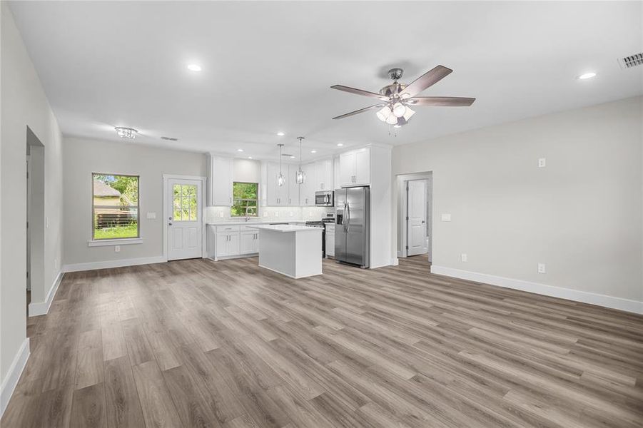 Spacious, unfurnished interior of a new home in , Tom Bean (Image 23).