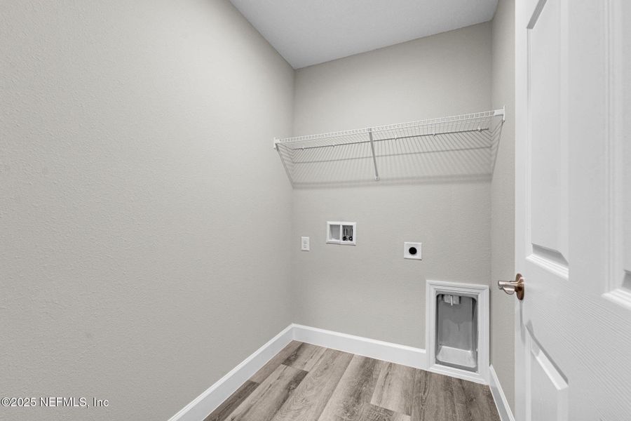 Spacious, unfurnished interior of a new home in , Jacksonville (Image 14).