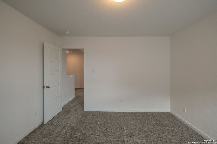 Spacious, unfurnished interior of a new home in Winding Brook, San Antonio (Image 27). Spacious, unfurnished interior of a new home in Winding Brook, San Antonio (Image 27).