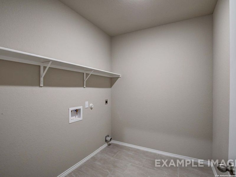 Spacious, unfurnished interior of a new home in Bricewood, San Antonio (Image 29).