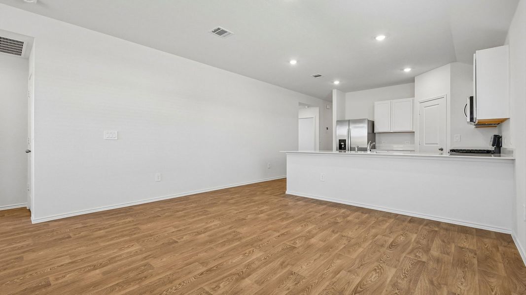 Spacious, unfurnished interior of a new home in Durango, Mustang Ridge (Image 26).