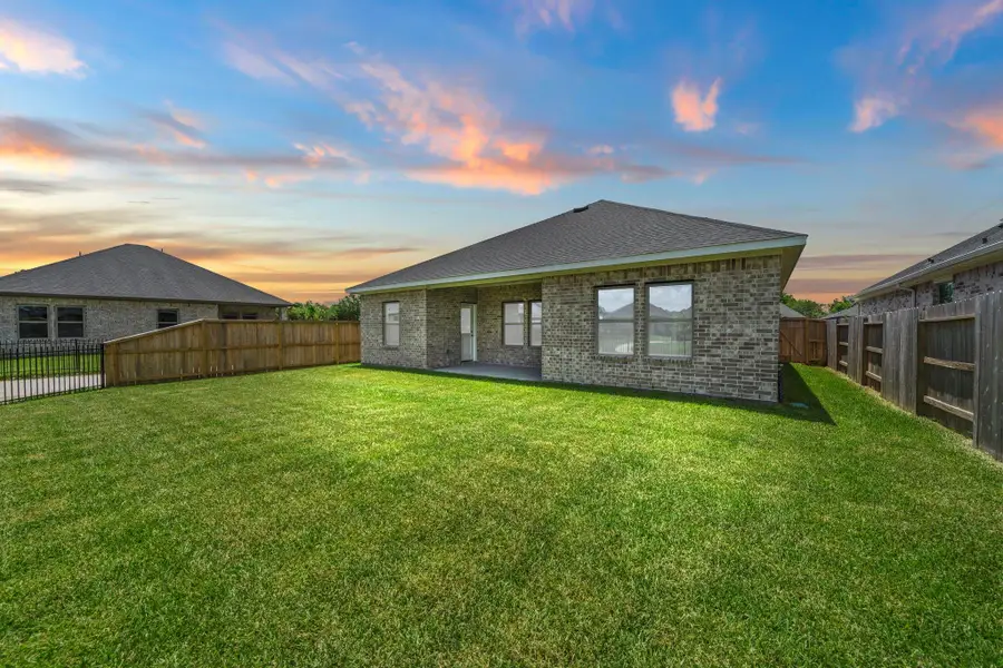Exterior details and patio area of a home in Laurel Landing, Alvin (Image 3).
