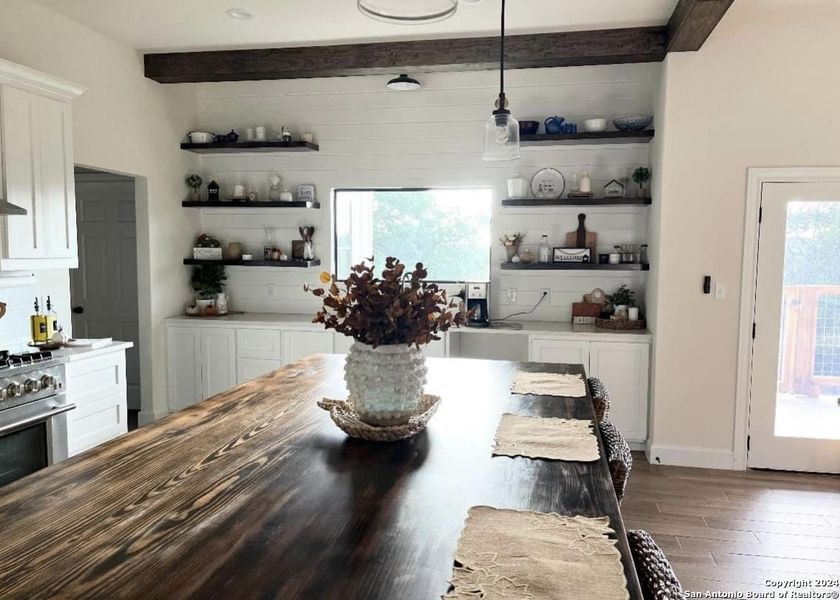 Furnished interior view inside a new home in , Bandera (Image 8).