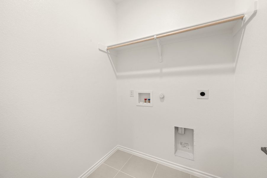 Spacious, unfurnished interior of a new home in Meadow Park at The Meadows, Ponder (Image 26).