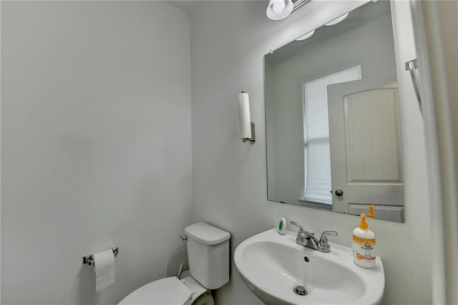 Furnished interior view inside a new home in Sweetbay Farm, Lawrenceville (Image 16).