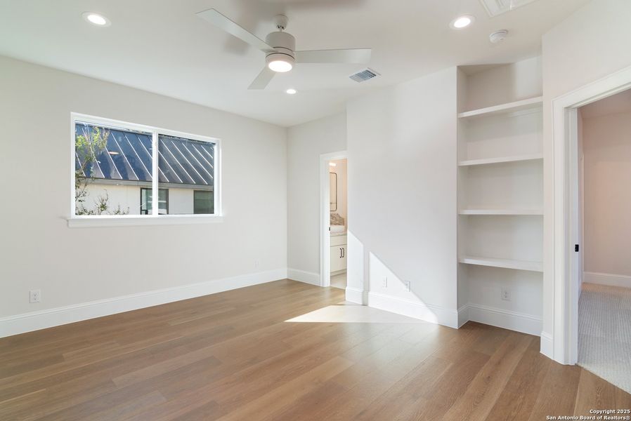 Spacious, unfurnished interior of a new home in , San Antonio (Image 32).