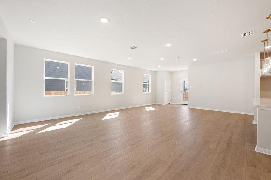 Spacious, unfurnished interior of a new home in Lariat, Liberty Hill (Image 38).