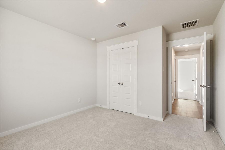 Spacious, unfurnished interior of a new home in Sunterra, Katy (Image 15).