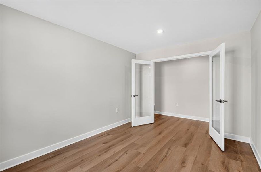 Spacious, unfurnished interior of a new home in Beacon Point at New Hampstead, Savannah (Image 22). Spacious, unfurnished interior of a new home in Beacon Point at New Hampstead, Savannah (Image 22).