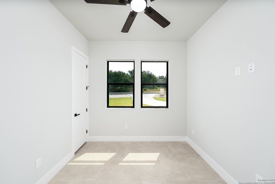Spacious, unfurnished interior of a new home in , San Antonio (Image 36).