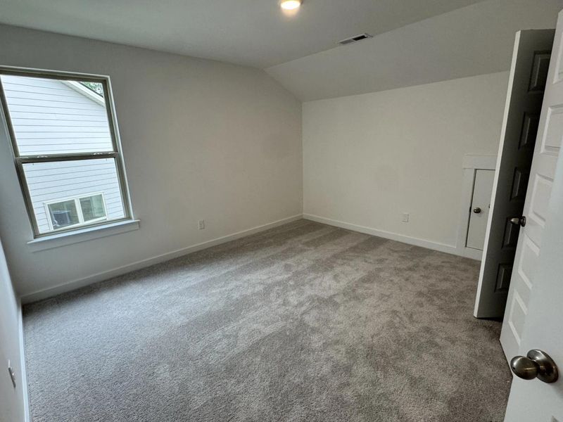 Spacious, unfurnished interior of a new home in Woods Crossing, Gallatin (Image 49).
