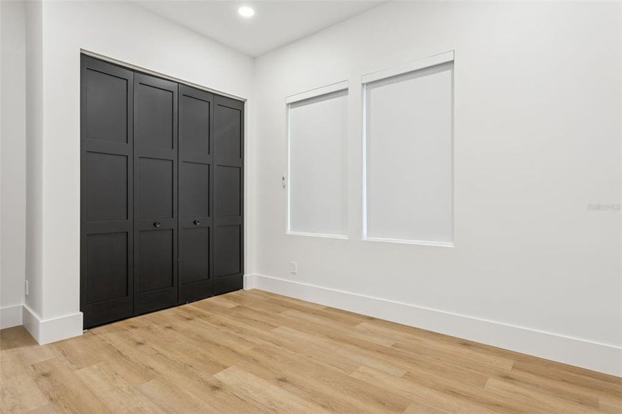 Spacious, unfurnished interior of a new home in , Tampa (Image 76).