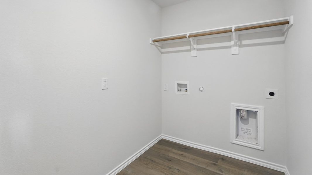 Spacious, unfurnished interior of a new home in Saddlebrook, Waxahachie (Image 23).