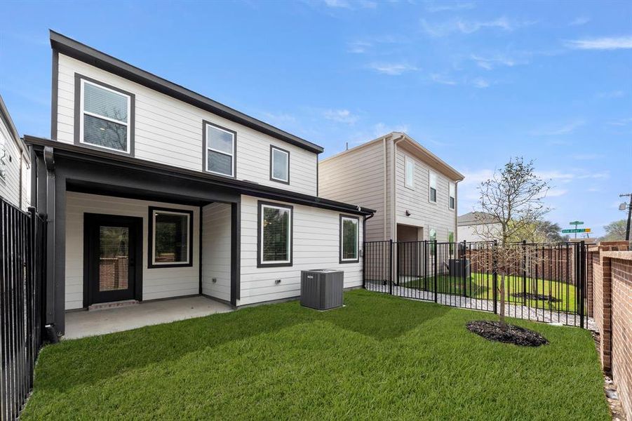 27. 2553 Lost Maples - Back (2)