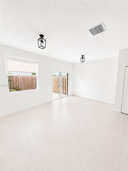 Spacious, unfurnished interior of a new home in , Homestead (Image 9).