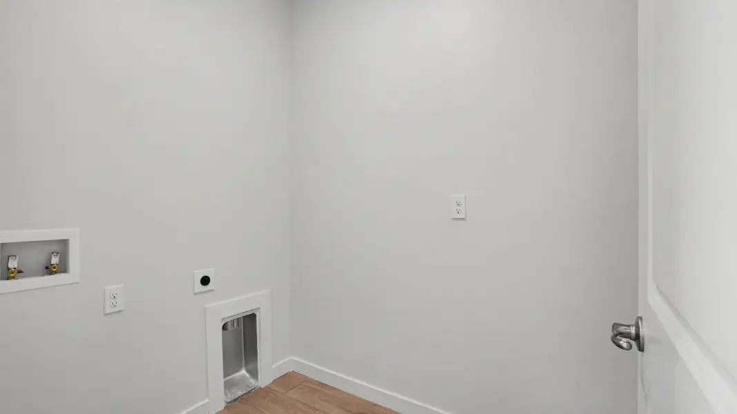 Spacious, unfurnished interior of a new home in Venetian Grove, Vero Beach (Image 21).