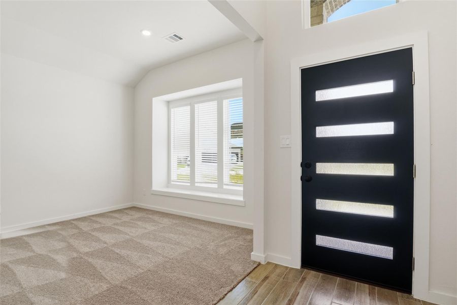 Spacious, unfurnished interior of a new home in Foxtail Palms, Manvel (Image 26).