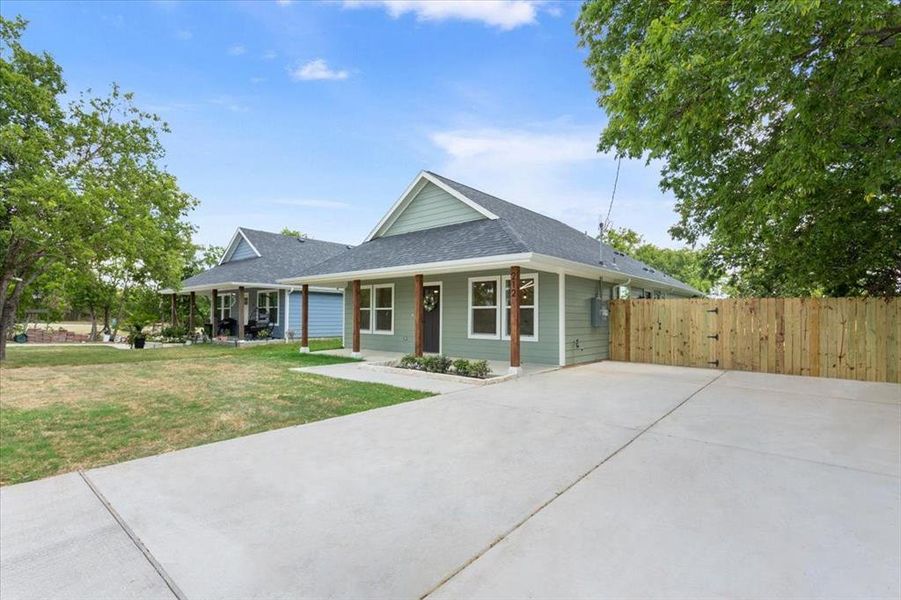 Exterior details and patio area of a home in , Hillsboro (Image 3).