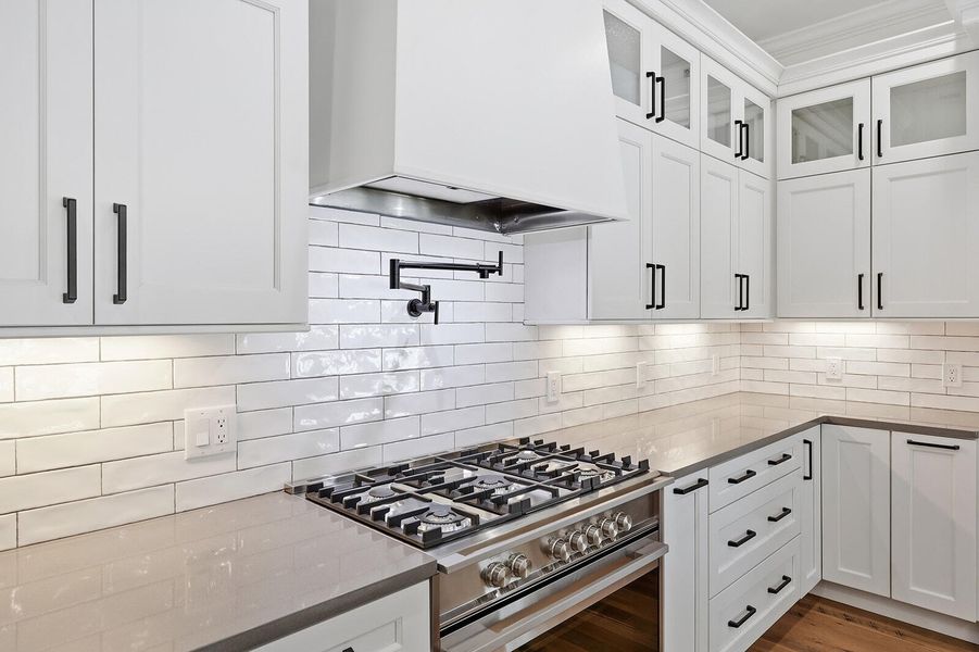 Furnished interior view inside a new home in , Seabrook (Image 47).