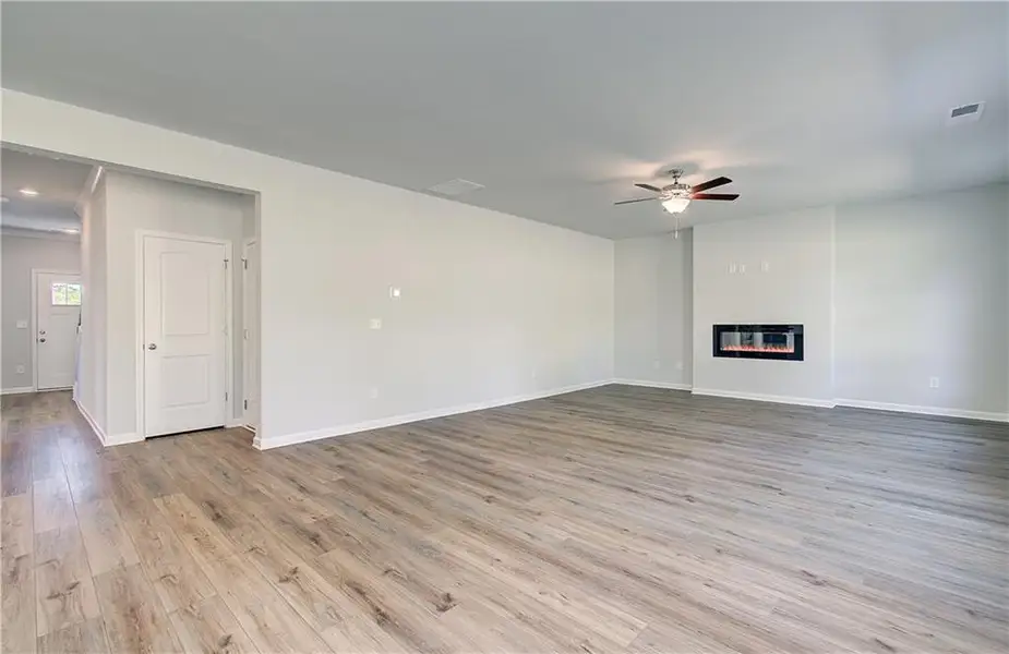 Spacious, unfurnished interior of a new home in Bowers Farm, McDonough (Image 17).