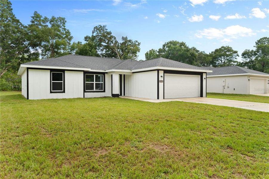 Exterior details and patio area of a home in , Ocala (Image 4).