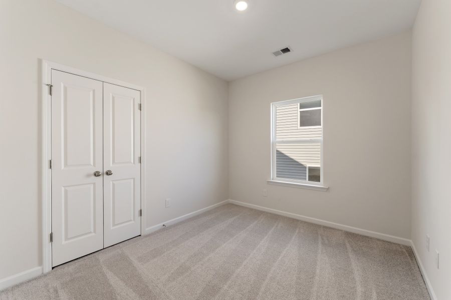 Spacious, unfurnished interior of a new home in Landmark Commons, Boiling Springs (Image 25).