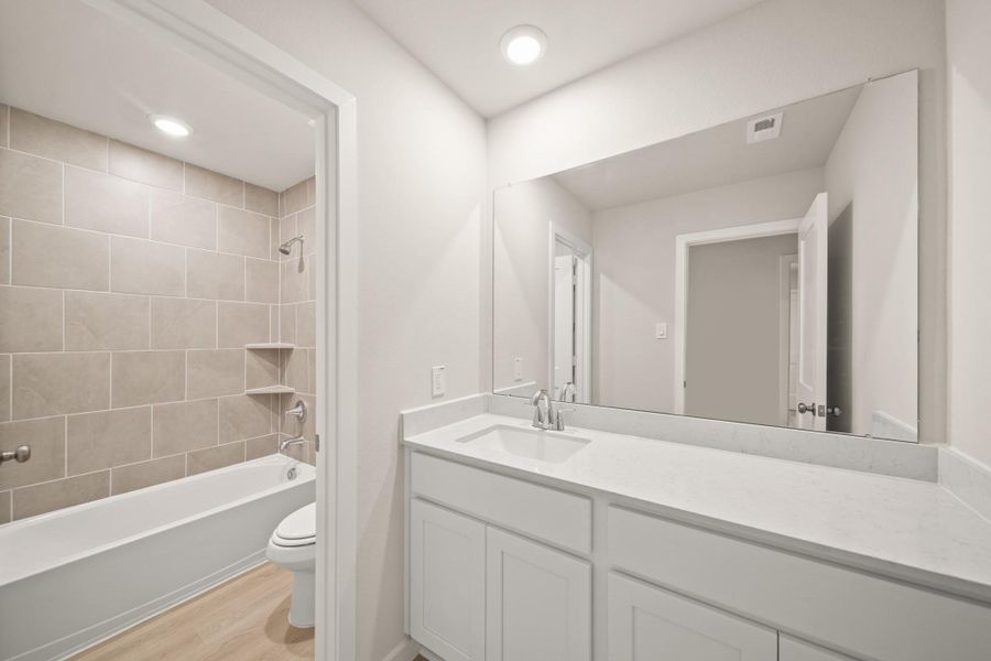 Furnished interior view inside a new home in Lago Mar, Texas City (Image 8).