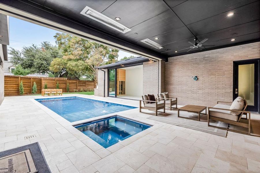 Community amenities in , Dallas (Image 22). Community amenities in , Dallas (Image 22).