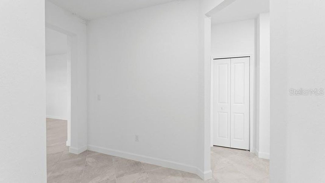 Spacious, unfurnished interior of a new home in Palm Lake at Coco Bay, Englewood (Image 16).
