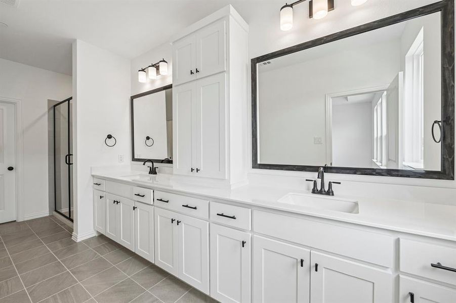You'll enjoy ample room for two in this outstanding owner's bath! You'll enjoy ample room for two in this outstanding owner's bath!