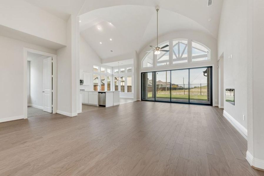 Spacious, unfurnished interior of a new home in Breezy Hill, Rockwall (Image 21). Spacious, unfurnished interior of a new home in Breezy Hill, Rockwall (Image 21).